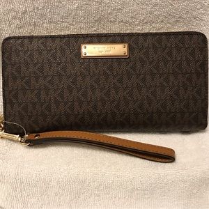 Michael Kors wristlet zip around wallet